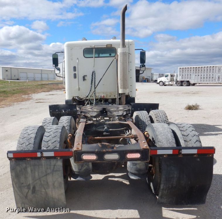 image for item DP0373 2004 Freightliner Columbia 120  semi truck