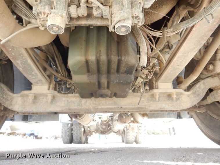 image for item DP0373 2004 Freightliner Columbia 120  semi truck