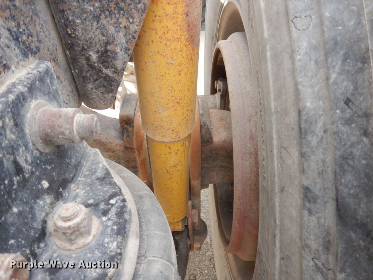 image for item DP0373 2004 Freightliner Columbia 120  semi truck