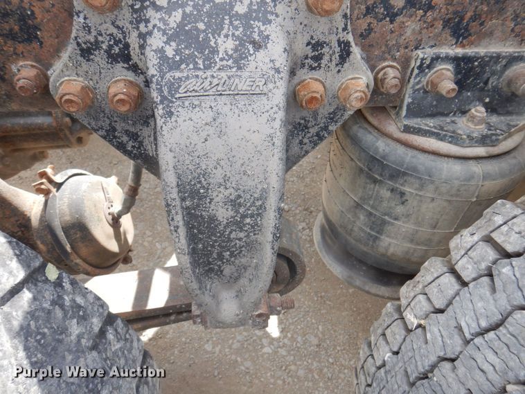 image for item DP0373 2004 Freightliner Columbia 120  semi truck