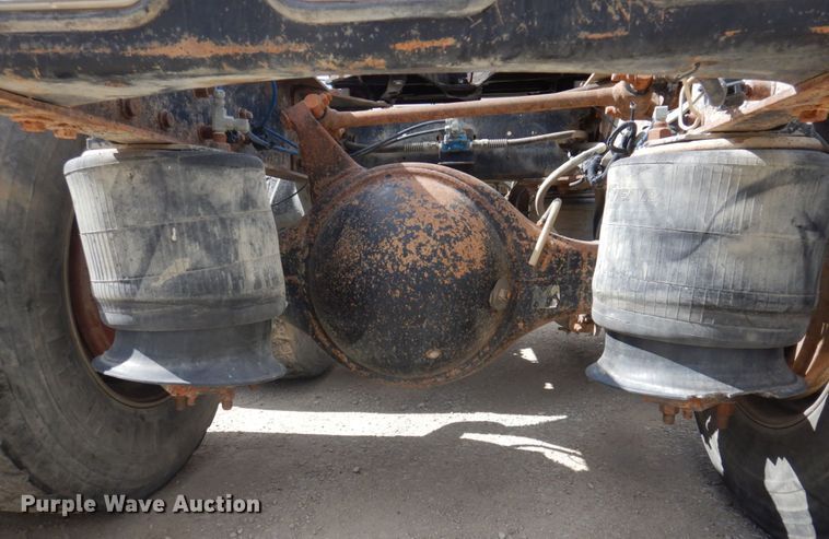 image for item DP0373 2004 Freightliner Columbia 120  semi truck