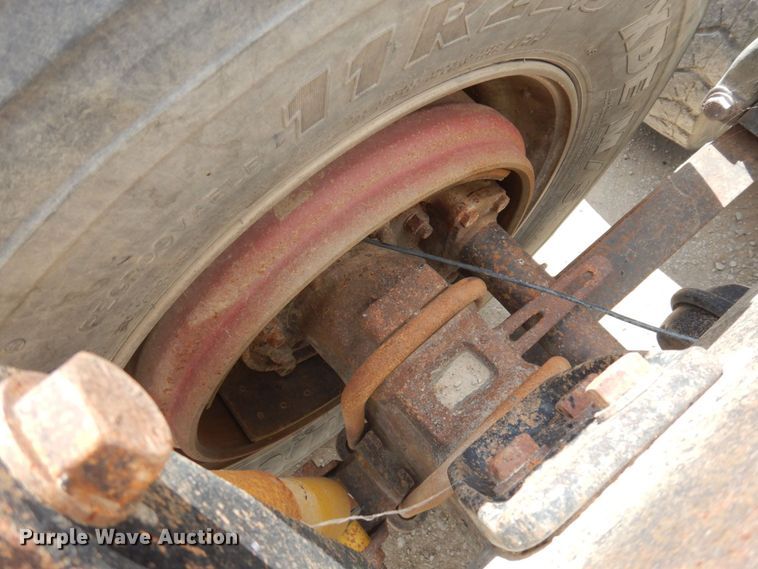 image for item DP0373 2004 Freightliner Columbia 120  semi truck