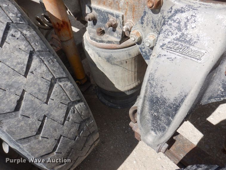 image for item DP0373 2004 Freightliner Columbia 120  semi truck