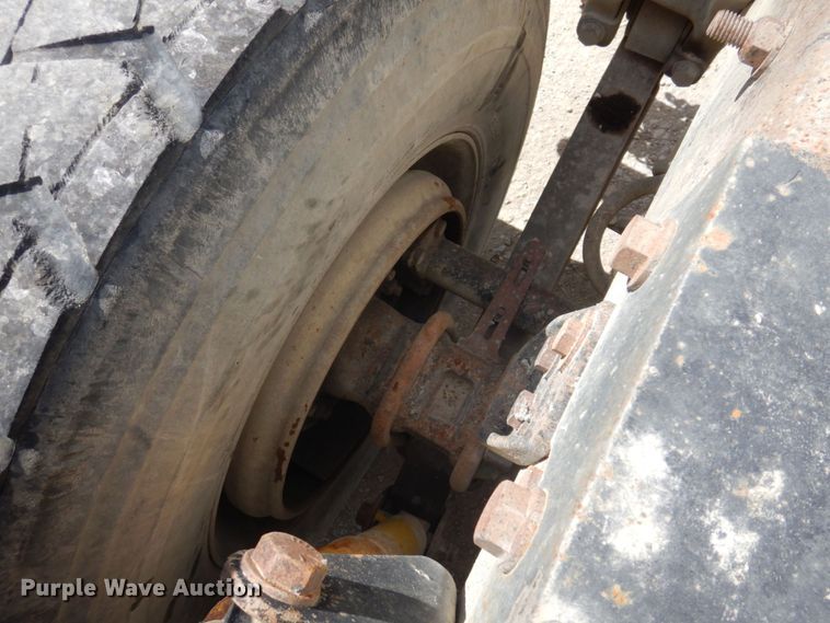 image for item DP0373 2004 Freightliner Columbia 120  semi truck