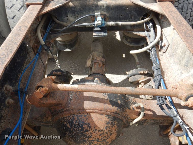 image for item DP0373 2004 Freightliner Columbia 120  semi truck