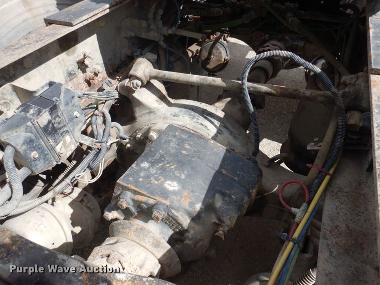 image for item DP0373 2004 Freightliner Columbia 120  semi truck