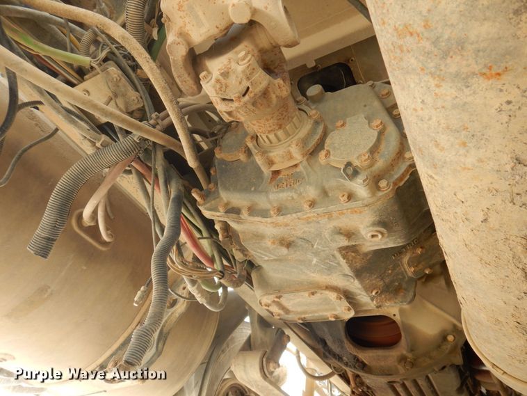 image for item DP0373 2004 Freightliner Columbia 120  semi truck