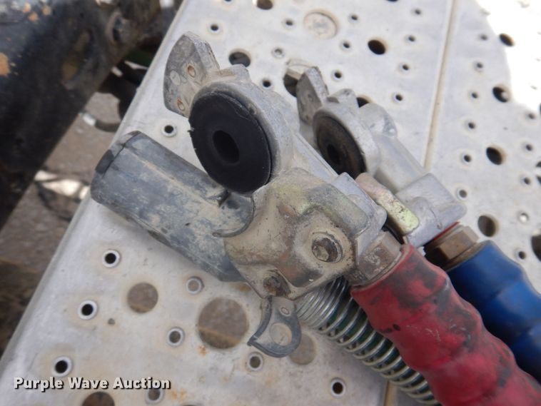 image for item DP0373 2004 Freightliner Columbia 120  semi truck