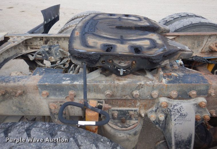 image for item DP0373 2004 Freightliner Columbia 120  semi truck