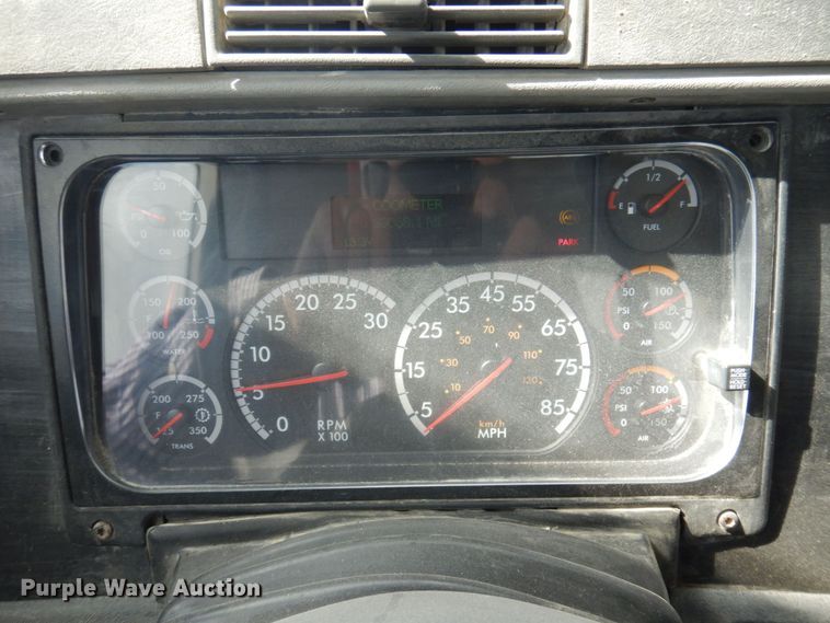 image for item DP0373 2004 Freightliner Columbia 120  semi truck