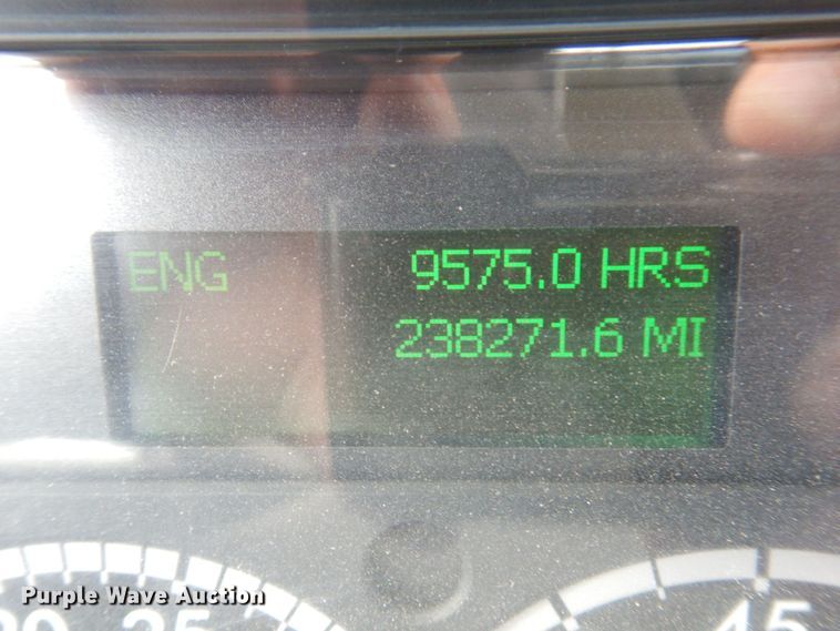 image for item DP0373 2004 Freightliner Columbia 120  semi truck