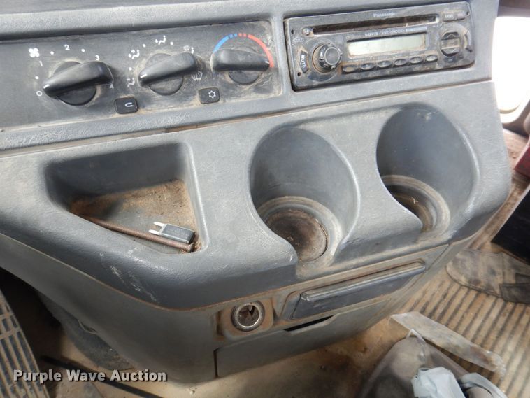 image for item DP0373 2004 Freightliner Columbia 120  semi truck