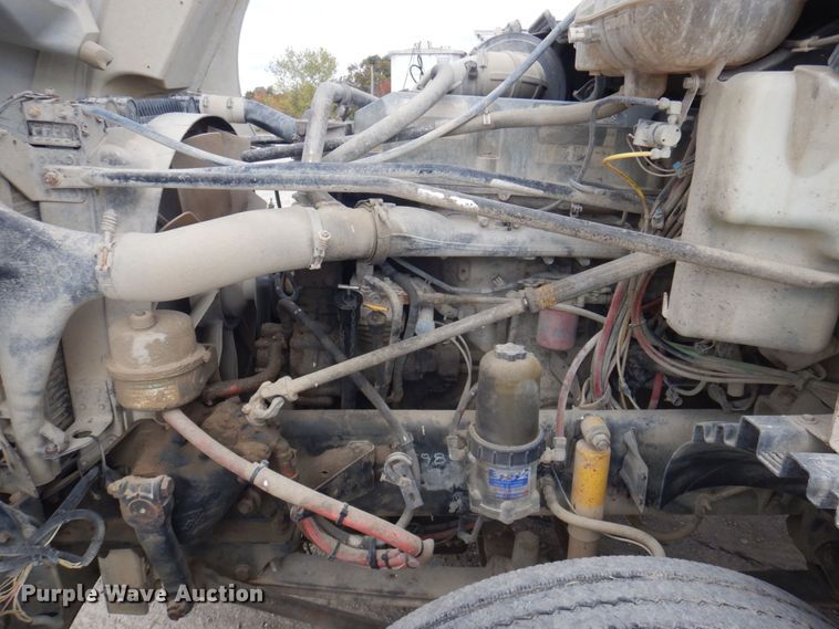 image for item DP0373 2004 Freightliner Columbia 120  semi truck