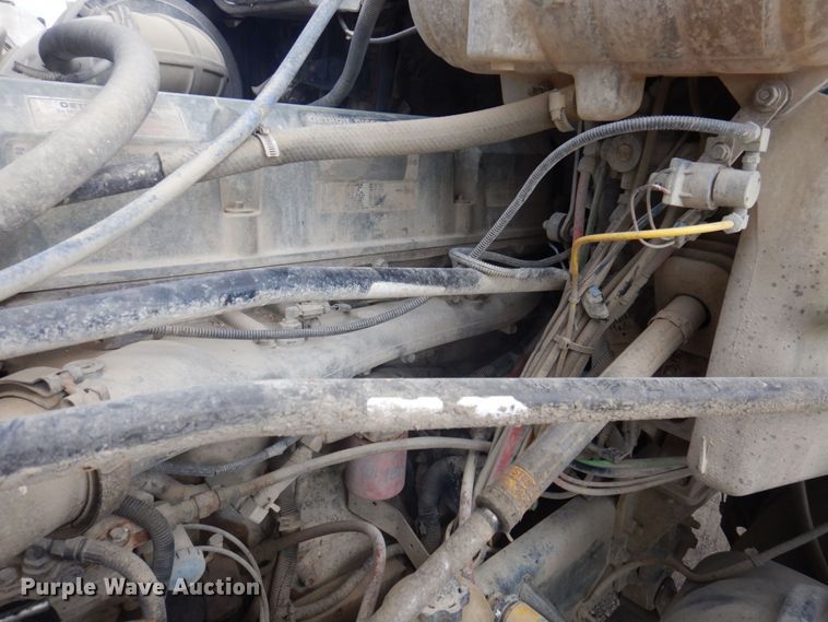 image for item DP0373 2004 Freightliner Columbia 120  semi truck