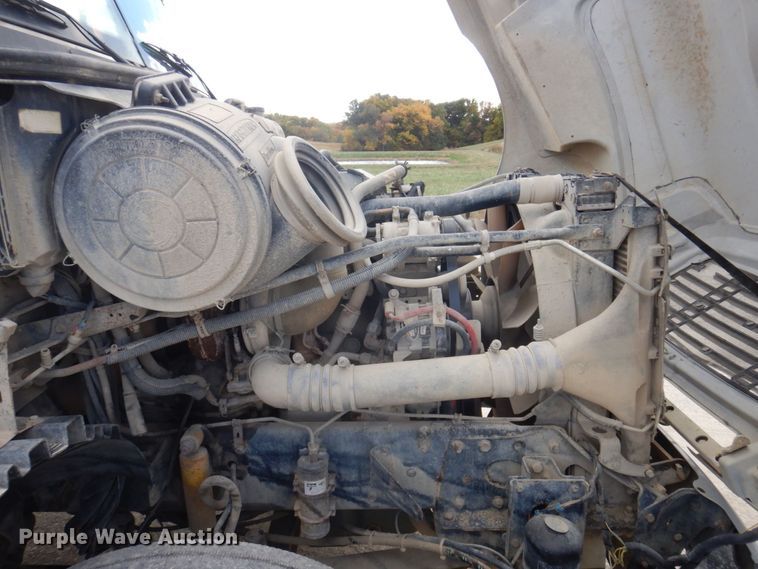 image for item DP0373 2004 Freightliner Columbia 120  semi truck