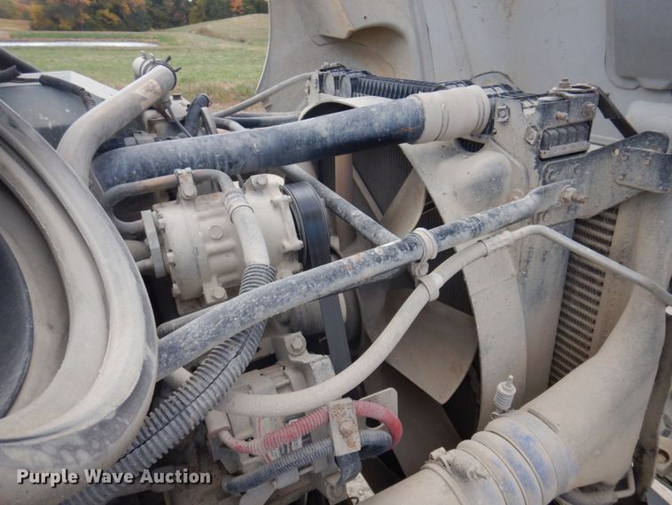 image for item DP0373 2004 Freightliner Columbia 120  semi truck