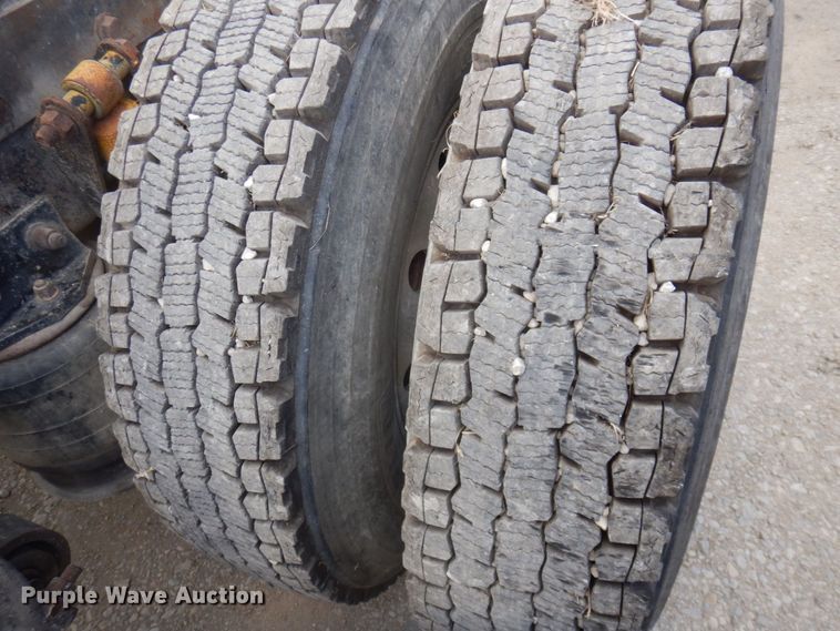 image for item DP0373 2004 Freightliner Columbia 120  semi truck