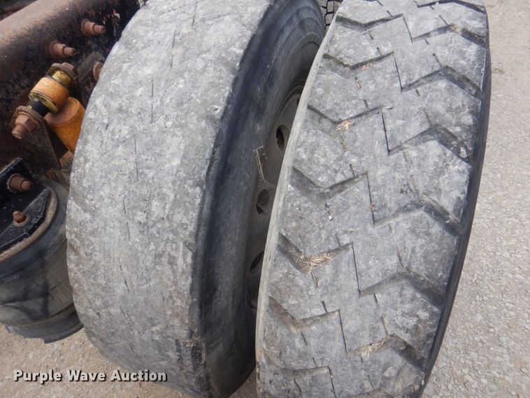 image for item DP0373 2004 Freightliner Columbia 120  semi truck