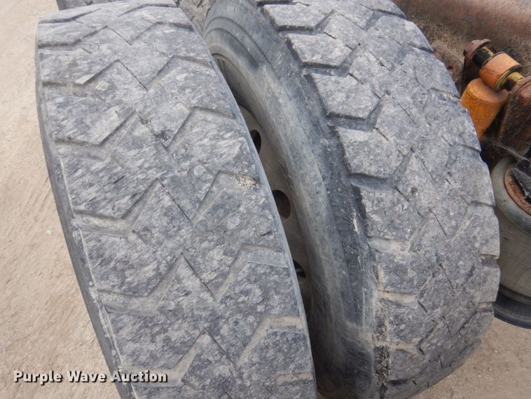 image for item DP0373 2004 Freightliner Columbia 120  semi truck