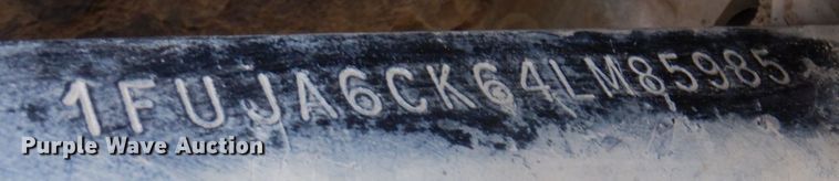 image for item DP0373 2004 Freightliner Columbia 120  semi truck