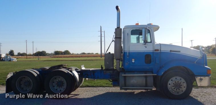 image for item DP0390 1996 International 9400  semi truck