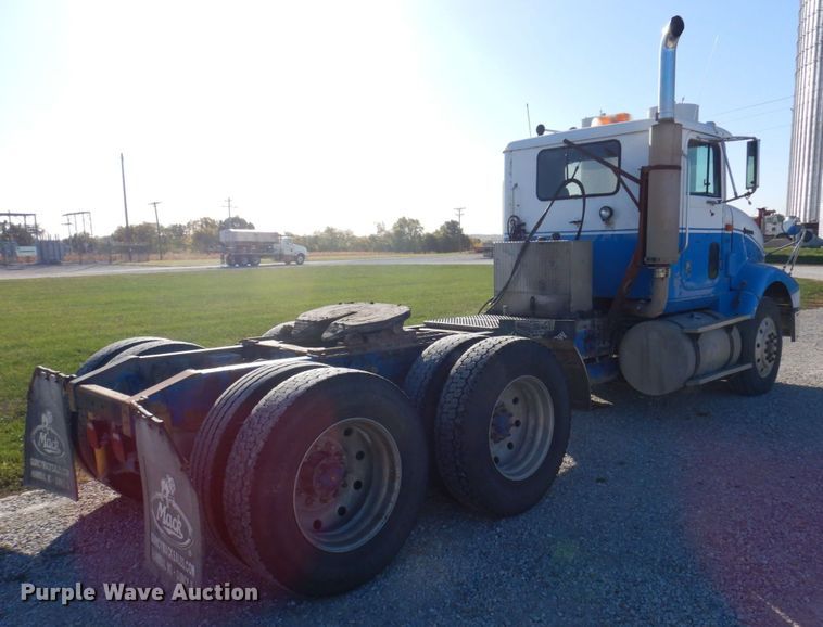 image for item DP0390 1996 International 9400  semi truck