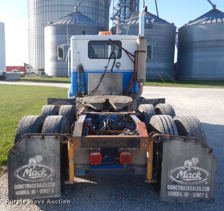 image for item DP0390 1996 International 9400  semi truck