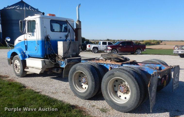 image for item DP0390 1996 International 9400  semi truck