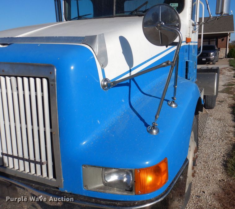 image for item DP0390 1996 International 9400  semi truck