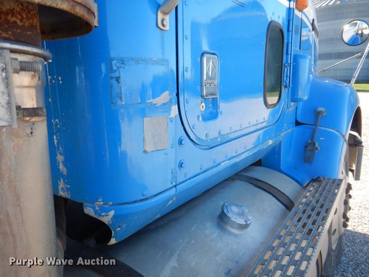 image for item DP0390 1996 International 9400  semi truck