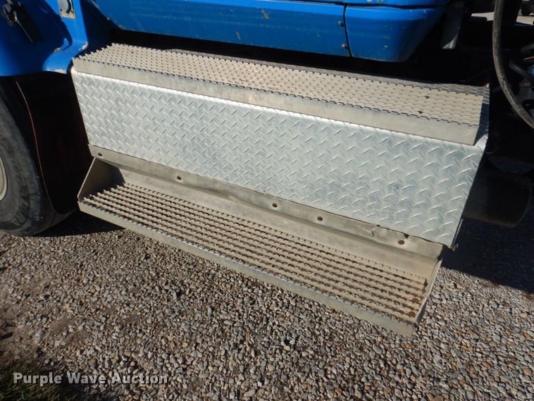 image for item DP0390 1996 International 9400  semi truck