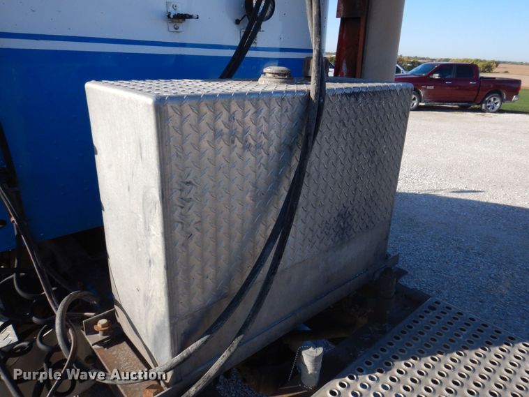 image for item DP0390 1996 International 9400  semi truck