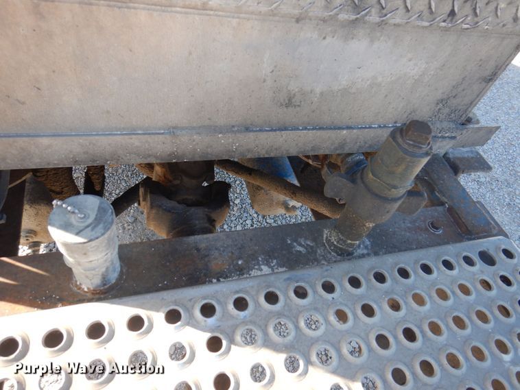 image for item DP0390 1996 International 9400  semi truck