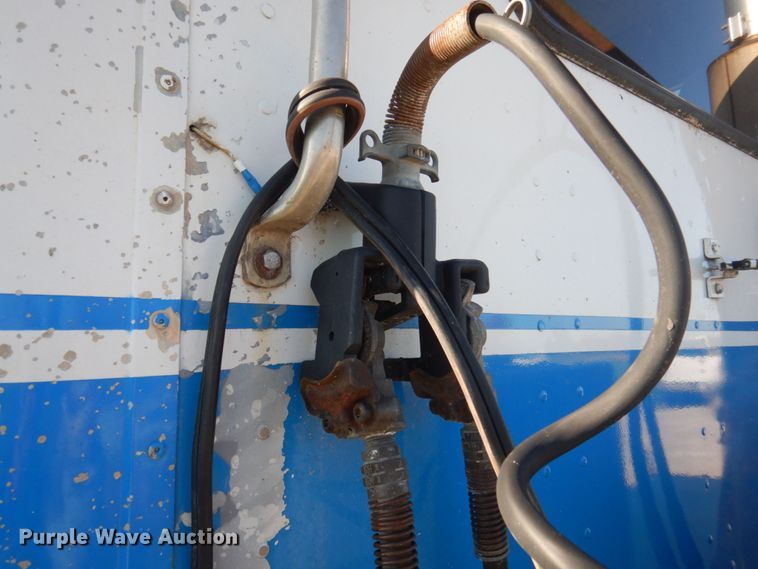 image for item DP0390 1996 International 9400  semi truck