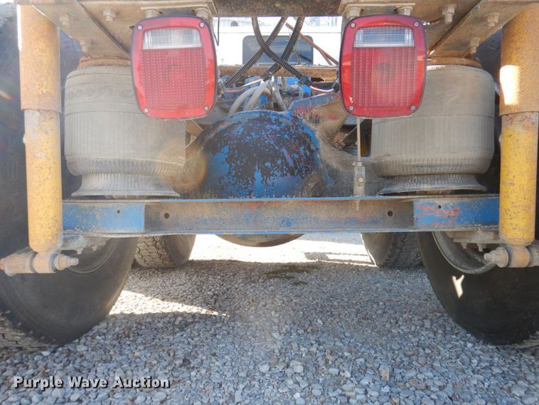 image for item DP0390 1996 International 9400  semi truck