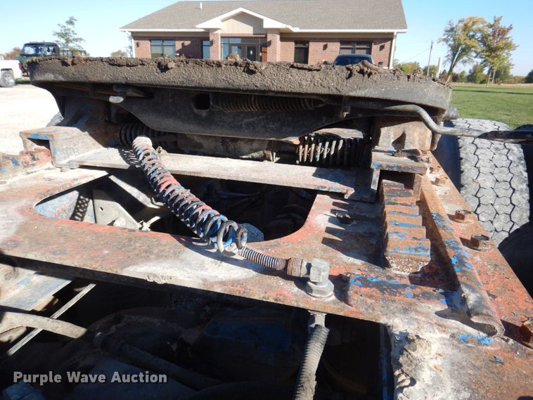 image for item DP0390 1996 International 9400  semi truck