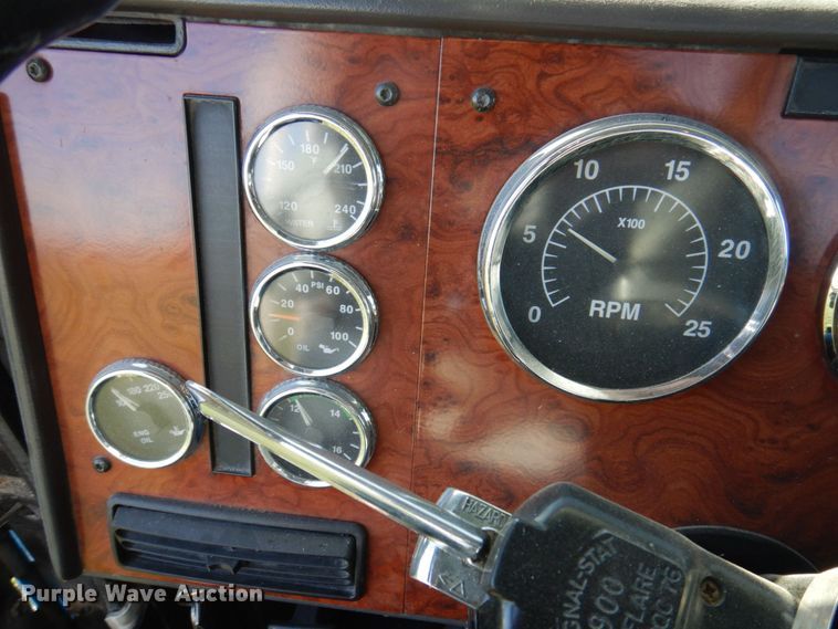 image for item DP0390 1996 International 9400  semi truck