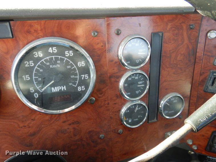 image for item DP0390 1996 International 9400  semi truck