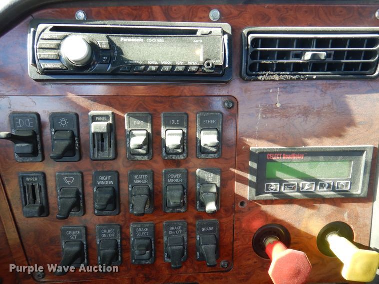 image for item DP0390 1996 International 9400  semi truck