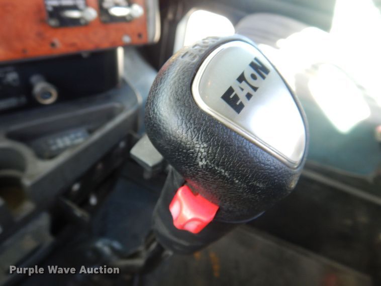 image for item DP0390 1996 International 9400  semi truck