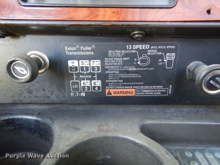 image for item DP0390 1996 International 9400  semi truck