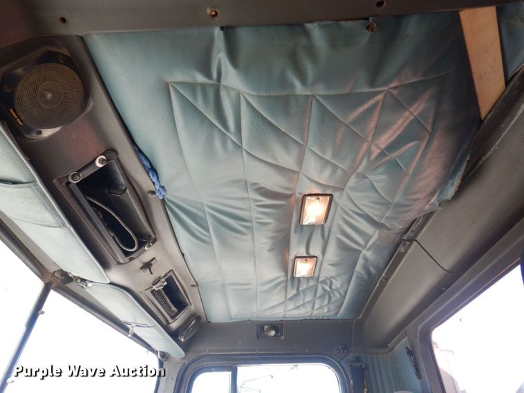 image for item DP0390 1996 International 9400  semi truck