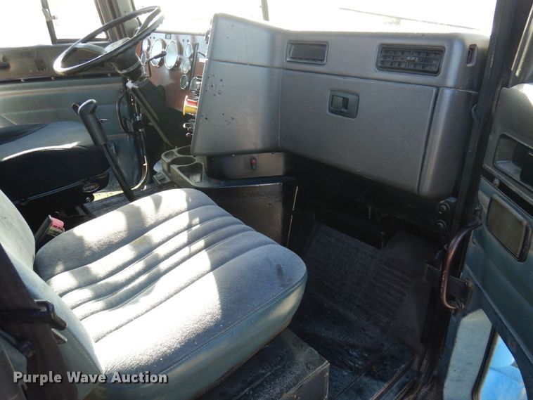 image for item DP0390 1996 International 9400  semi truck