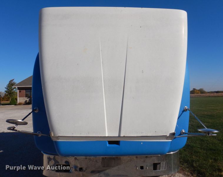 image for item DP0390 1996 International 9400  semi truck