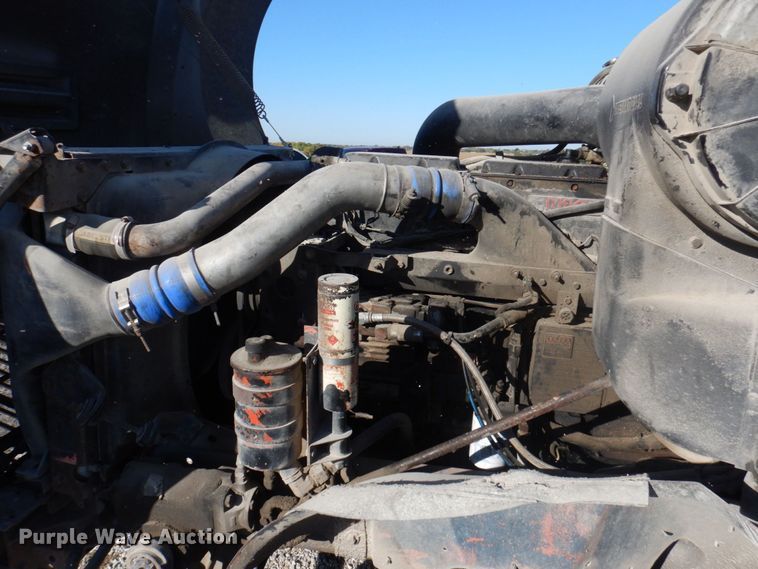 image for item DP0390 1996 International 9400  semi truck