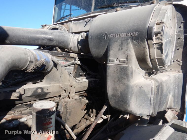 image for item DP0390 1996 International 9400  semi truck