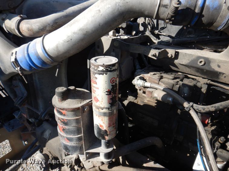 image for item DP0390 1996 International 9400  semi truck