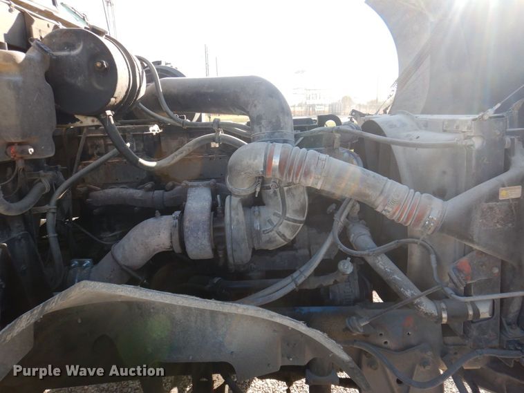 image for item DP0390 1996 International 9400  semi truck