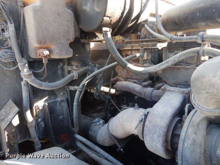 image for item DP0390 1996 International 9400  semi truck