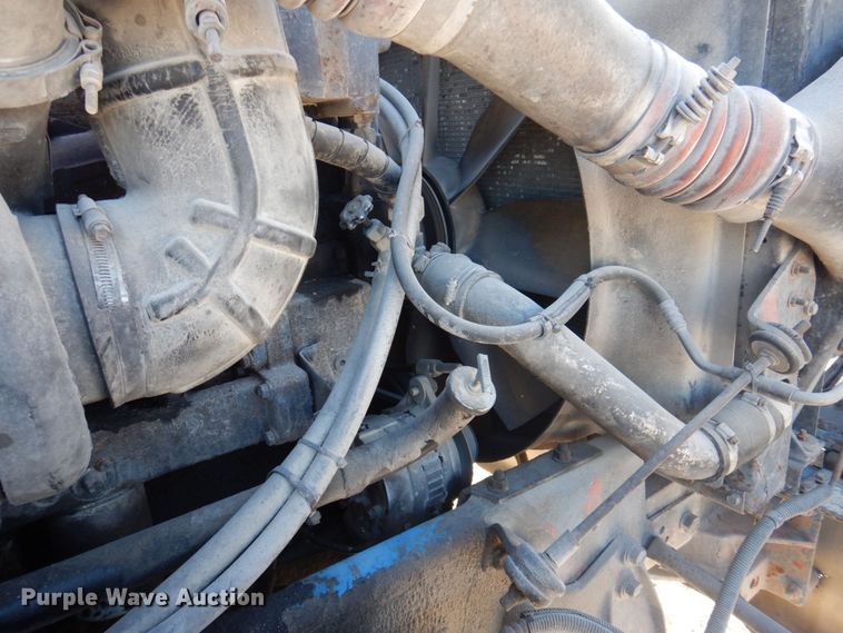 image for item DP0390 1996 International 9400  semi truck